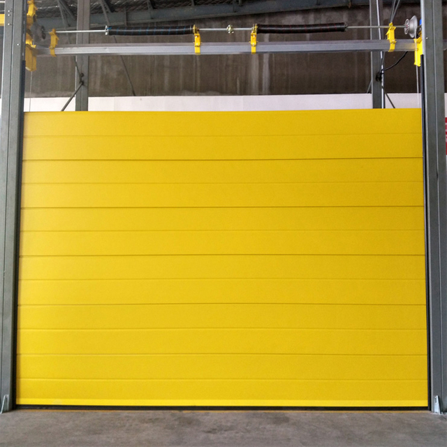 Porta industrial seccional amarela
