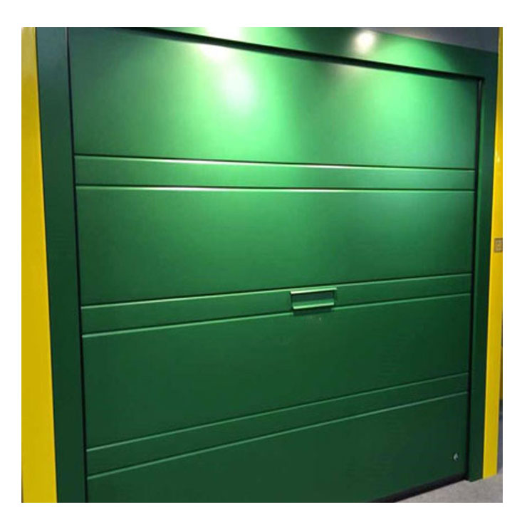 Porta de garagem elétrica verde, ecológica e moderna