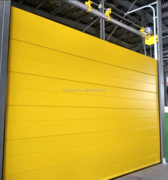 Porta comercial aérea secional industrial da garagem com abridor de porta elétrico